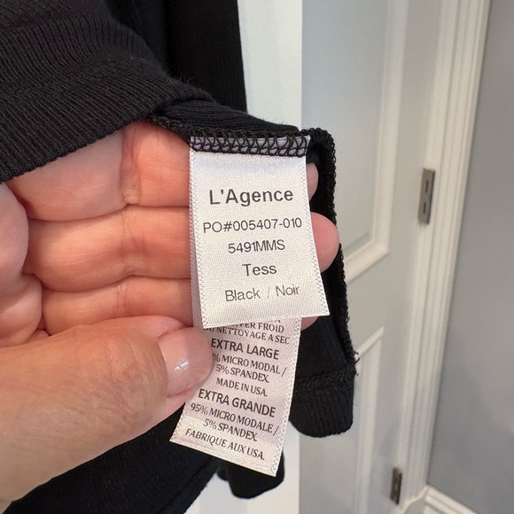 L'AGENCE Elegant Black Long Sleeve Tee - Picture 3 of 3